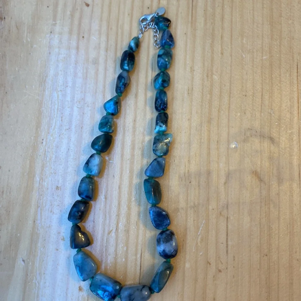 Stauer Raw Emerald Graduated Nugget Necklace - Picture 3 of 4